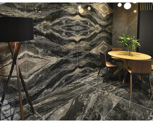 Vue d''une pièce avec des carreaux imitation marbre, une table à manger et un lampadaire