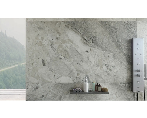 Modernes Badezimmer mit grauen Marmorfliesen und Duschpaneel