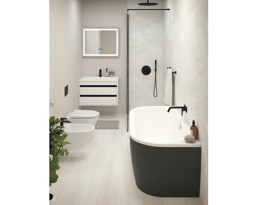 Salle de bains moderne avec baignoire, douche, lavabo, toilettes et bidet