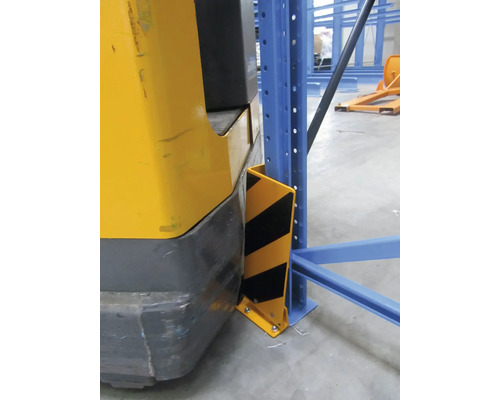 Rammschutzwinkel am Regal mit Gabelstapler