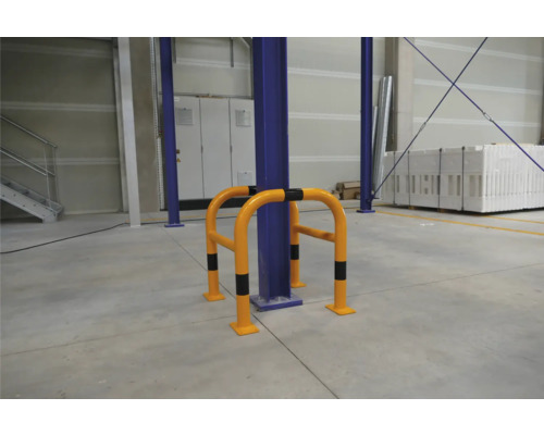 Protection anti-collision pour la sécurisation des piliers dans un entrepôt.