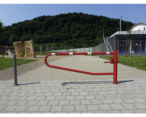 Poteau de porte pivotant pour l''extérieur sur sol pavé