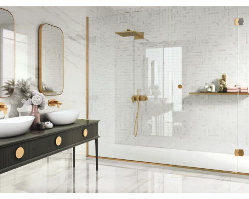 Salle de bains moderne avec meuble-lavabo double, miroirs et douche à l''italienne