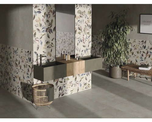 Salle de bain moderne avec carreaux à motifs floraux, double vasque et éléments en bois