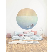 Schlafzimmer mit Bett, Dekorationen und Wandtattoo mit Farbverlauf