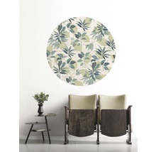 Wandaufkleber mit botanischem Muster über zwei Kinosesseln