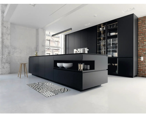 Cuisine lumineuse de style loft avec îlot de cuisine, armoires de cuisine et étagères