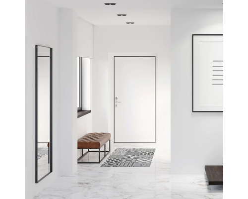 Couloir lumineux avec miroir, banc, paillasson et œuvre d''art