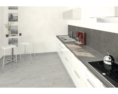 Aménagement de cuisine avec évier, plaque de cuisson et bar