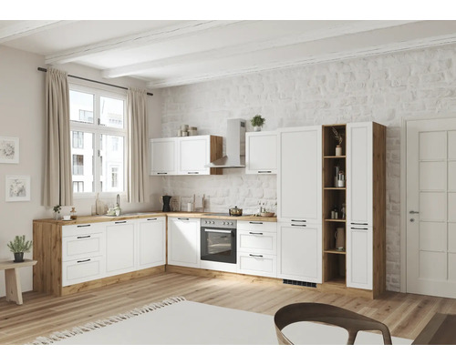 Cuisine claire avec des armoires blanches et des éléments en bois