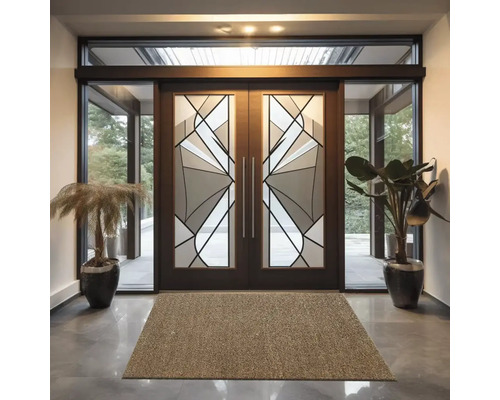 Eingangsbereich mit Doppeltür, geometrischem Design und Fußmatte