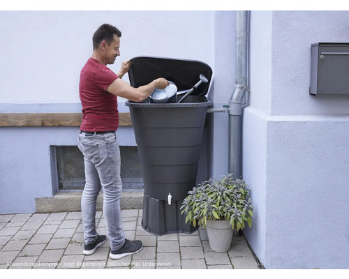 Regentonne 300 Liter mit Mann