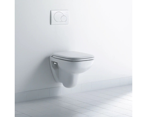 WC à fond creux suspendu avec plaque de commande