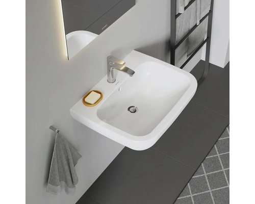 Salle de bain moderne avec lavabo blanc, robinet et miroir