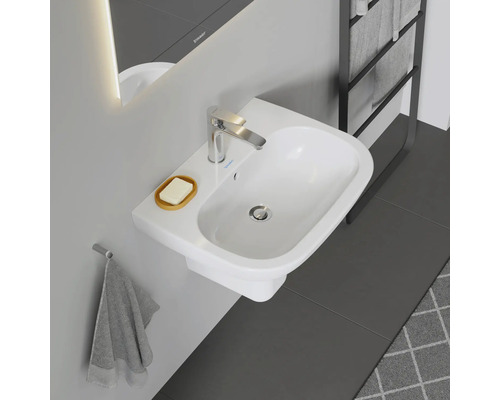Lavabo avec robinet, savon et serviette