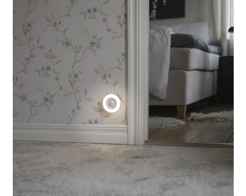 Veilleuse sur un mur de la chambre.