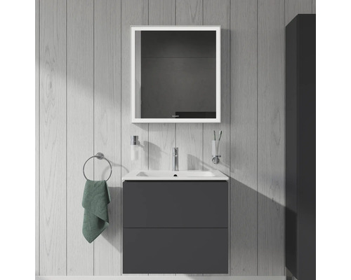 Salle de bains moderne avec meuble sous-vasque, miroir et porte-serviettes