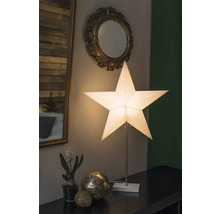 Dekoratives Arrangement mit Sternlampe, Spiegeln und Ornamenten auf einem Tisch