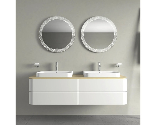 Salle de bains avec meuble-lavabo double, deux miroirs ronds et porte-savons