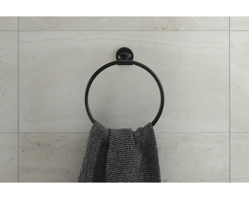 Porte-serviettes rond avec serviette sur le mur