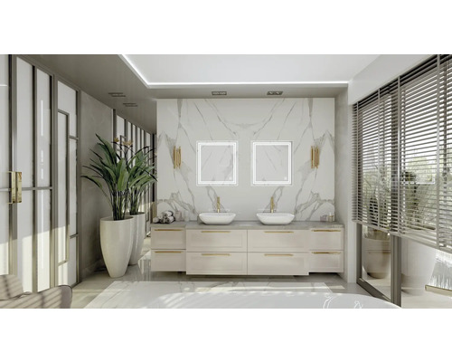 Helles Badezimmer mit Doppelwaschbecken, Spiegeln mit Beleuchtung und Pflanzen