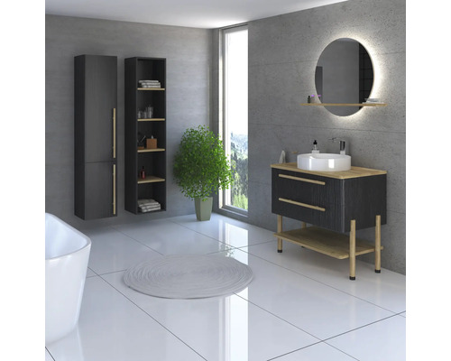 Salle de bains avec lavabo, miroir, meubles de salle de bains et décoration