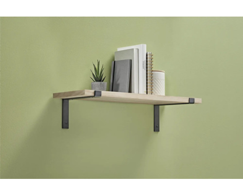 Holzregal mit Metallhalterungen, Büchern und Dekoration an der Wand