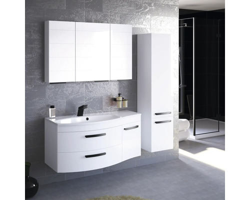 Modernes Badezimmer mit Waschtisch, Spiegelschrank und Hochschrank