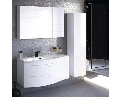Salle de bains avec meuble sous-lavabo, armoire de toilette et armoire haute
