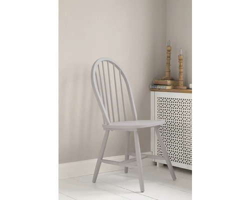 Chaise en bois avec dossier vertical à l''intérieur