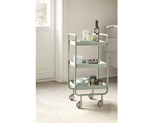 Chariot de service avec trois étagères et divers ustensiles de cuisine
