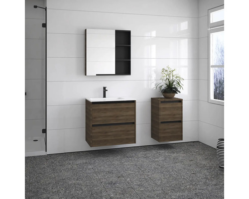 Salle de bain moderne avec meuble-lavabo, armoire de toilette et armoire supplémentaire