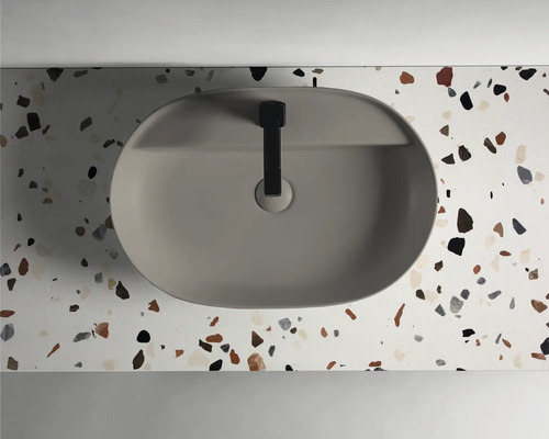 Vue de dessus d''une vasque avec lavabo et robinet