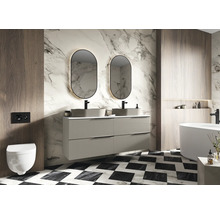 Salle de bains moderne avec meuble-lavabo double, miroirs avec éclairage, WC suspendu et carrelage à damier noir et blanc