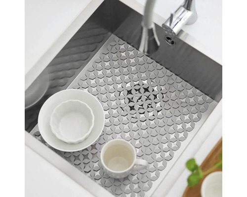 Spülbecken mit Spülbeckeneinsatz, Geschirr und Armatur