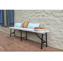Banc pliant avec coussins et coupe de fruits pour le jardin