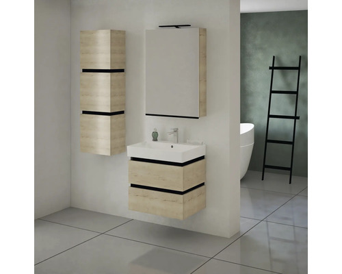 Salle de bains avec meuble-lavabo, armoire de toilette et armoire haute imitation bois et étagère échelle