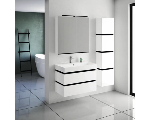 Salle de bains moderne avec meuble sous-vasque, armoire de toilette et armoire haute