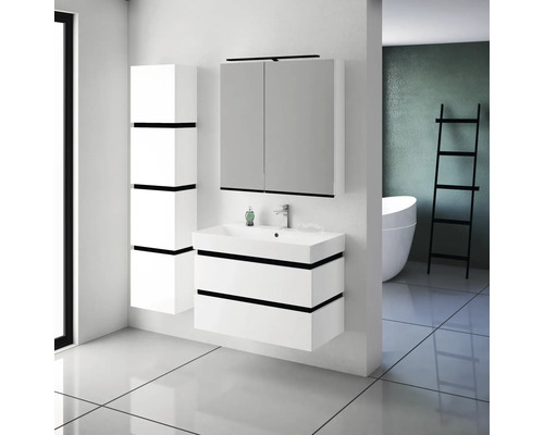 Salle de bains moderne avec meuble sous-lavabo, armoire de toilette et armoire haute en blanc