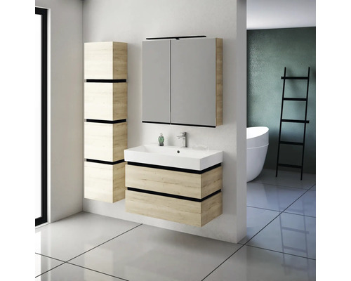 Salle de bain avec lavabo, armoire de toilette et armoire haute au design bois clair