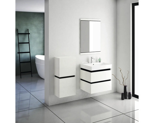 Salle de bain claire avec meuble sous-lavabo, armoire de toilette et élément d''armoire supplémentaire