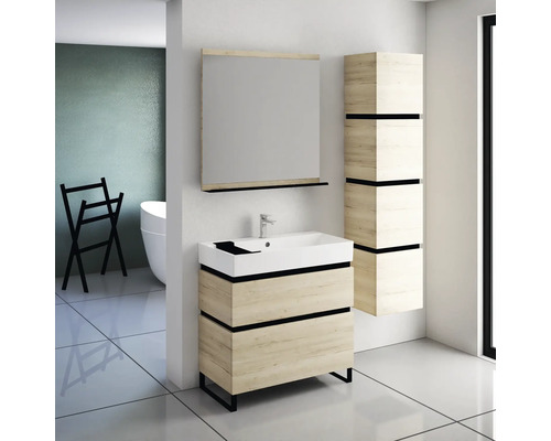 Badezimmer-Szene mit Waschtischunterschrank, Spiegel und Hochschrank in Holzoptik mit dunklen Akzenten