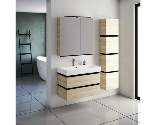 Salle de bains avec meuble-lavabo, armoire de toilette et armoire haute aspect bois