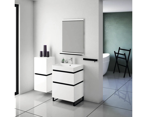 Salle de bain moderne avec meubles blancs, lavabo, miroir et baignoire