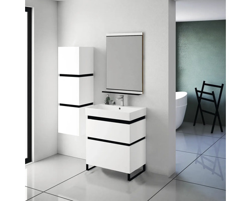 Salle de bains moderne avec meuble-lavabo blanc, armoire de toilette et armoire haute