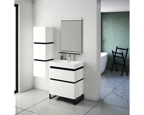 Modernes Badezimmer mit Waschbeckenunterschrank, Spiegelschrank und Hochschrank