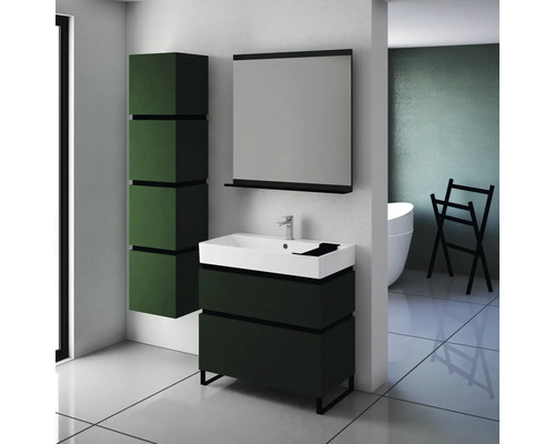 Salle de bains avec meuble sous-vasque, armoire de toilette et armoire haute