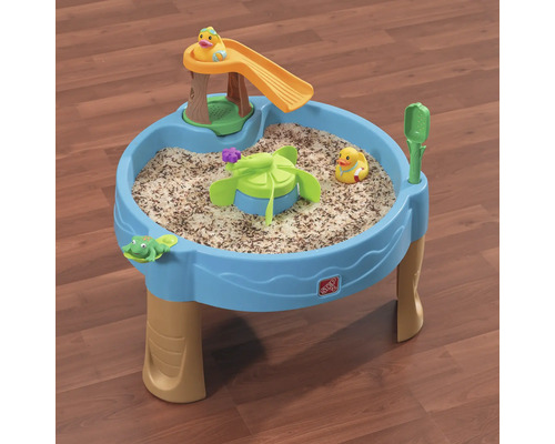 Sand- und Wassertisch für Kinder mit Zubehör.