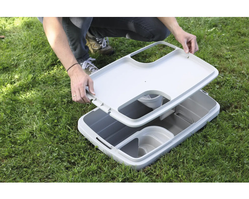 Boîte de rangement ouverte pour l''extérieur sur une pelouse