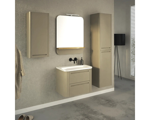 Salle de bains avec meuble sous-lavabo, armoire de toilette et armoire haute